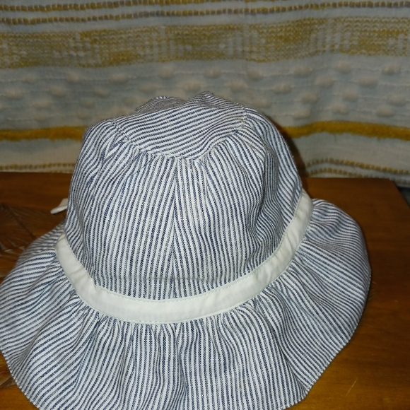 Janie and Jack Newborn (0-3 months) Blue/ White hat - Picture 2 of 6